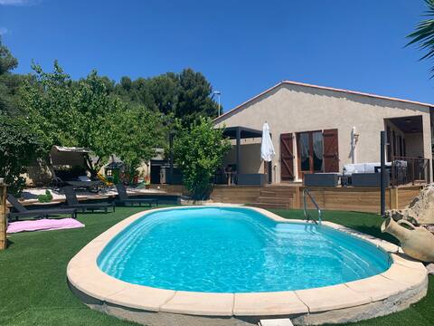 Cozy house with pool and HOT TUB