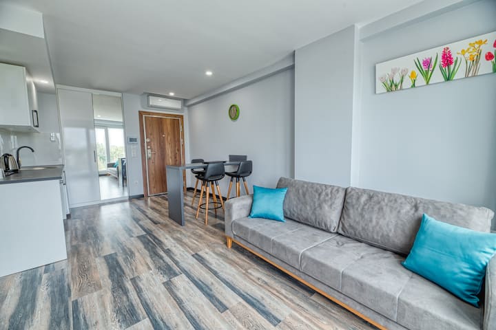 Flat Located In Dental Clinics Area - Maltepe