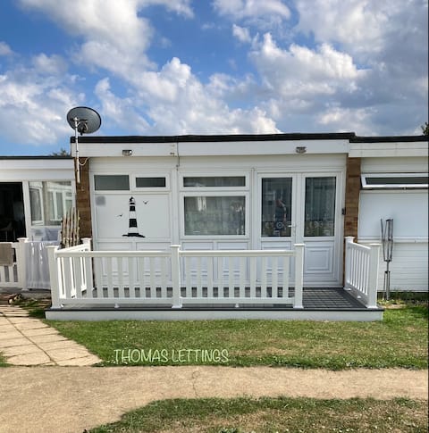Top performing Airbnb: Modern 2 Bed Holiday Chalet with Gated Decking in Hemsby