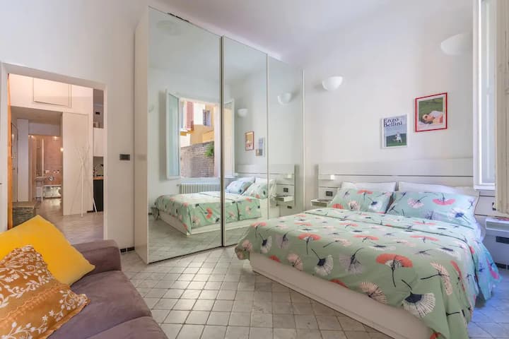 Guesthost - Bologna University Historic Center Apt - Bologna