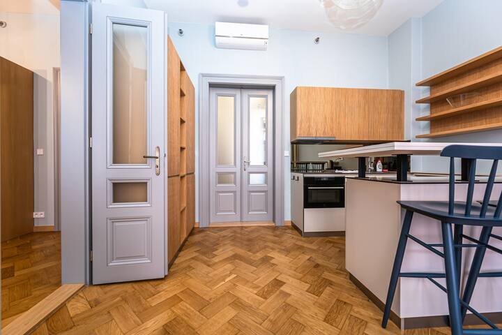 Stunning two bedroom apartment in Vinohrady gallery image 2