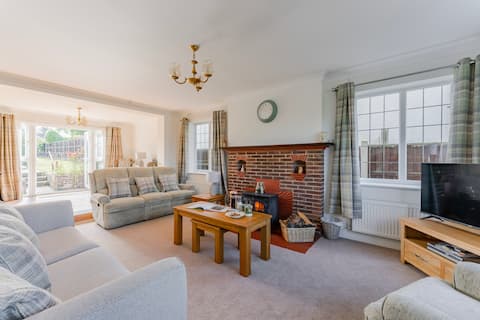 Top Airbnb: Squirrels Drey - Beautiful Coastal Family Home in Sheringham