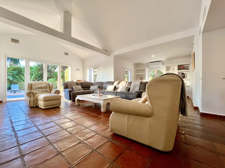 Stunning Villa With Spectacular Views Of The Sea - Sotogrande