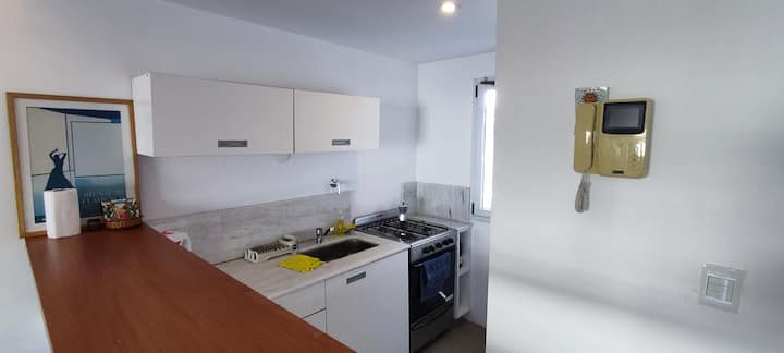 Monoambiente con balcón en Coghlan