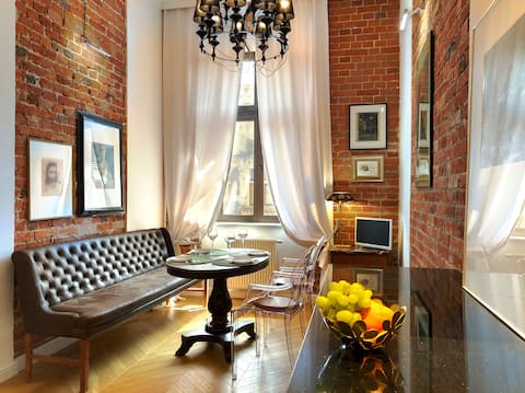 Popular Airbnb listing: Fall in love! - Tom Sawyer's 3 ROOM OLD TOWN in Przedmieście Oławskie