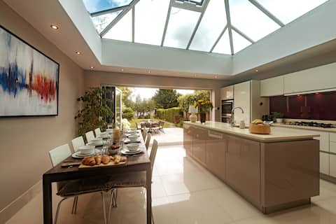 4 bedroom home nr River & High Street with Parking