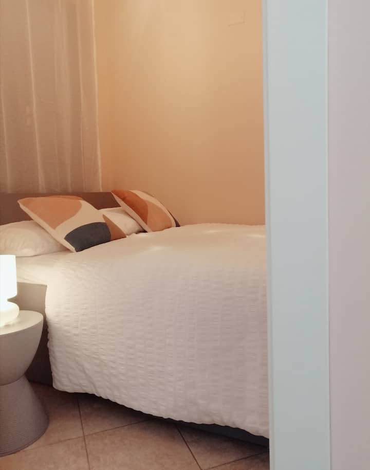 Dhoma e vogël duhet të kuptohet si një vend për të fjetur - zonë për t 'u përqafuar!