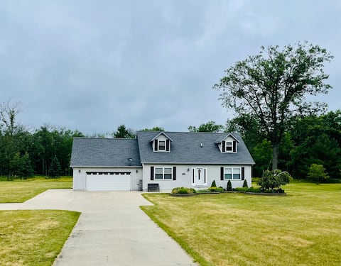 Cozy 3room/3.5 bath cabin perfect for any getaway!