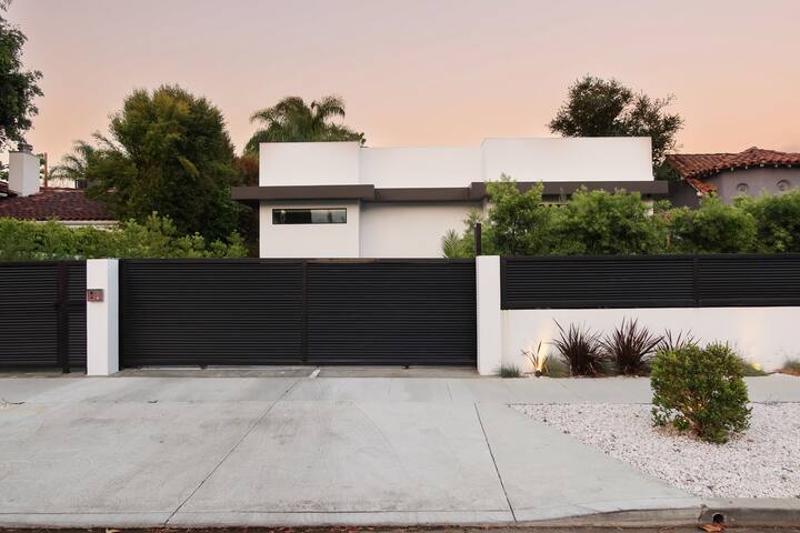 4b Pampering Villa By Melrose Pl gallery image 3