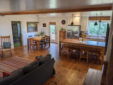SUPER Peaceful Mountain Homestead w/ Valley Views