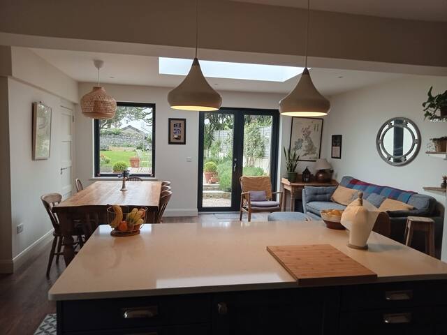 3 Bed House in beautiful coastal town of Dalkey gallery image 3