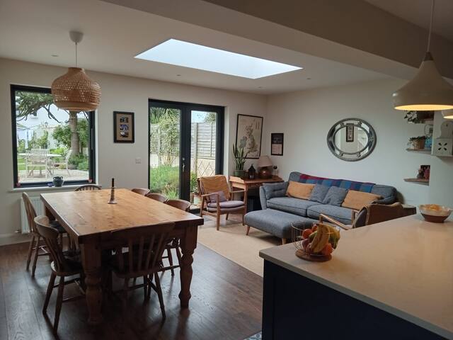 3 Bed House in beautiful coastal town of Dalkey gallery image 4