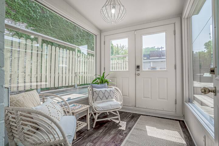 Rustic-Townhouse on the plateau Mont-Royal gallery image 3