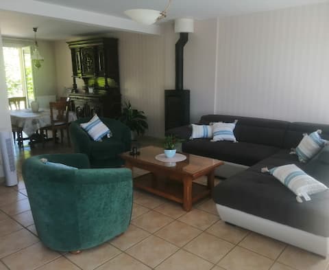 Top Airbnb: THE FLOWERED HOUSE à Yonne