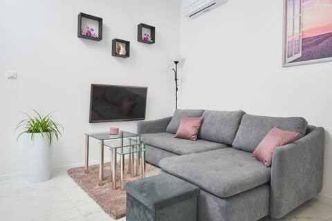 Popular Airbnb listing: Apartment Infinity 1+ free parking in Kaštel Sućurac
