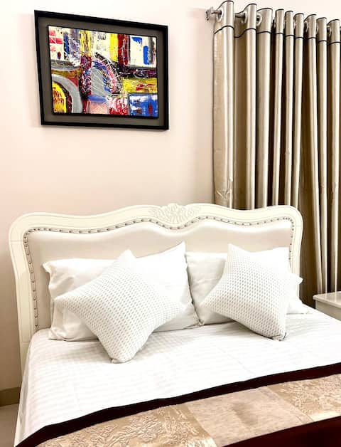 Trips Trilogy : Gulshan Apartment