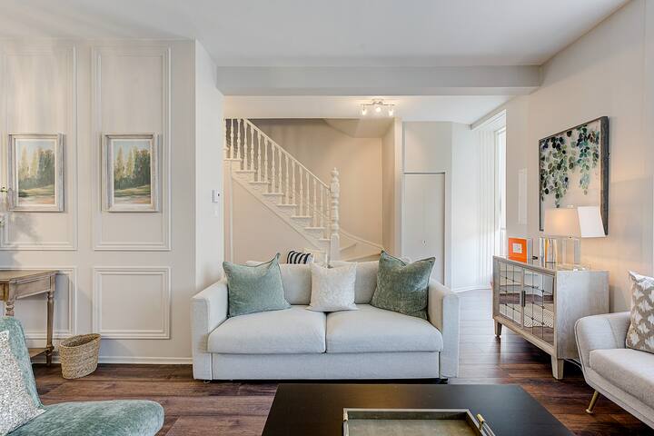 Luxury Gem – Townhouse in the plateau Mont-Royal gallery image 2