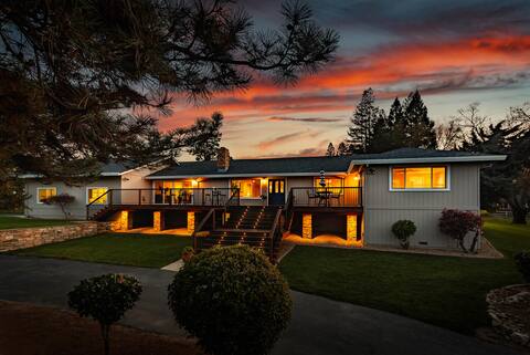 6-Acre Estate: Heated Pool, Spa & More-Book Now!