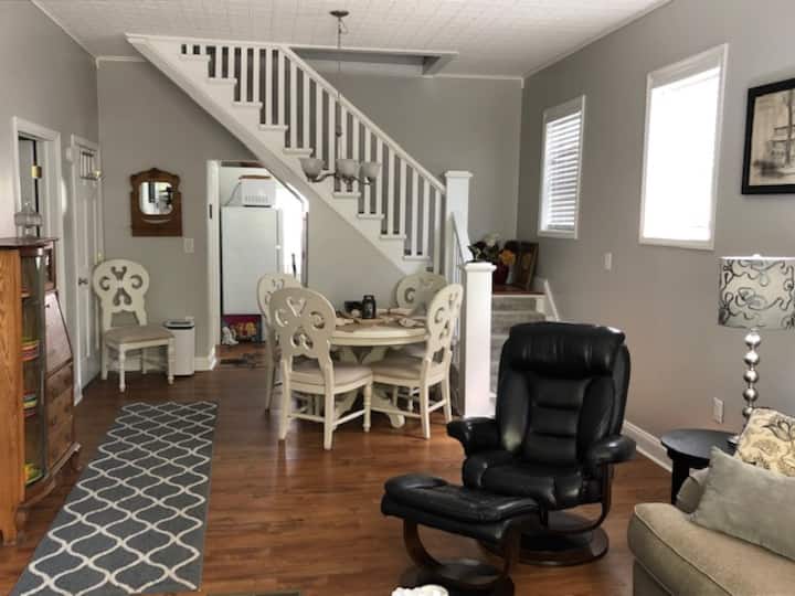 Cozy One Bedroom Home With Amazing Backyard Area - Indianapolis, IN