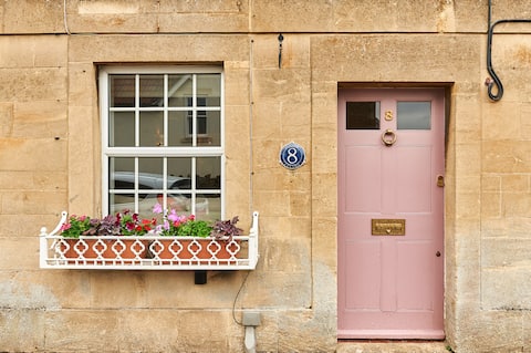Charming and cosy Cotswolds cottage