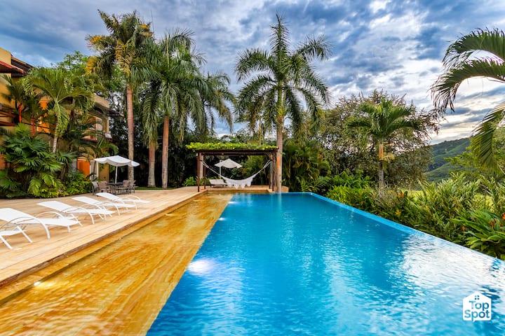 Deluxe 6BDR, 850 m² TopSpot® in Mesa de Yeguas