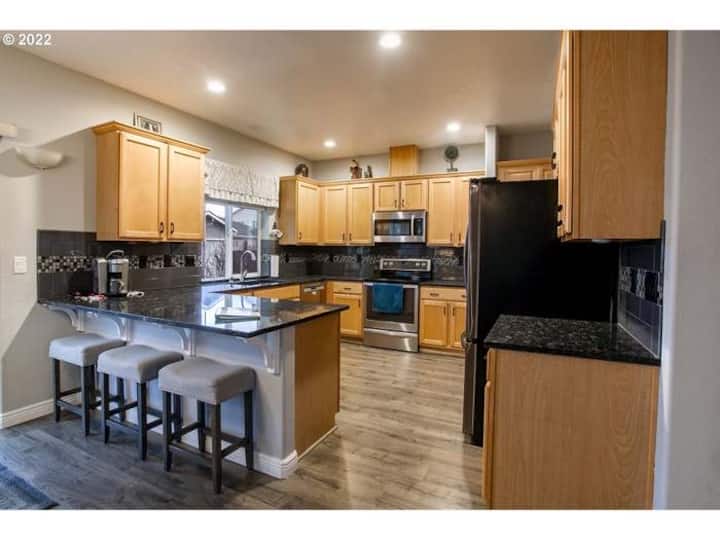 Large Family Home in West Eugene Houses for Rent in Eugene, Oregon