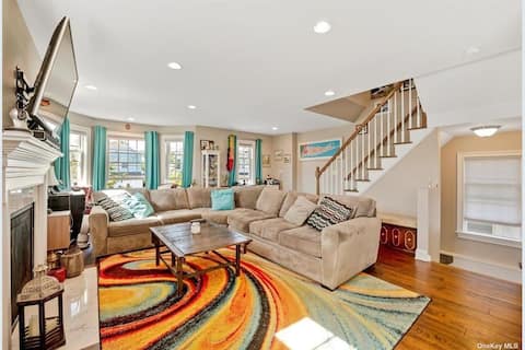 Beach house with hot tub: 1 hour from Manhattan!