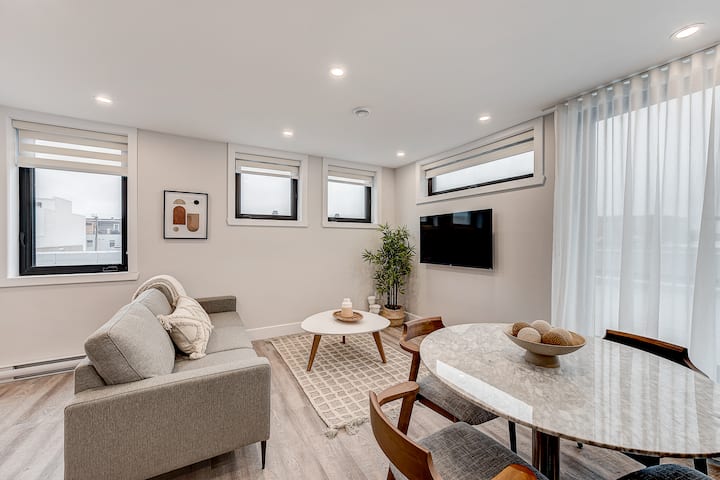 2br Loft With Private Terrace- Plaza St-hubert - Montréal, QC
