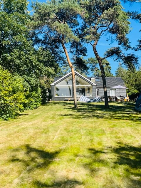 Lovely summer house in the 1st row to the water on Orø