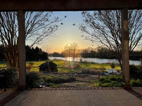 The Perfect Waterfront Escape!