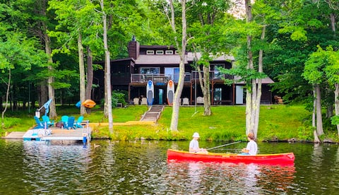 Lakefront * Hot Tub * Canoes * Game Room * Wood FP