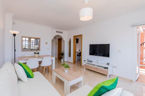 Propiedad de Airbnb exitosa: Penthouse with panoramic views in Mijas Costa en Mijas