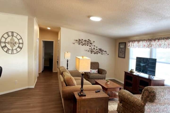 Vista a Spacious & Pet friendly 5 BR ranch style