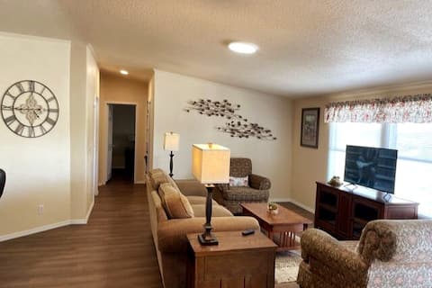Vista a Spacious & Pet friendly 5 BR ranch style