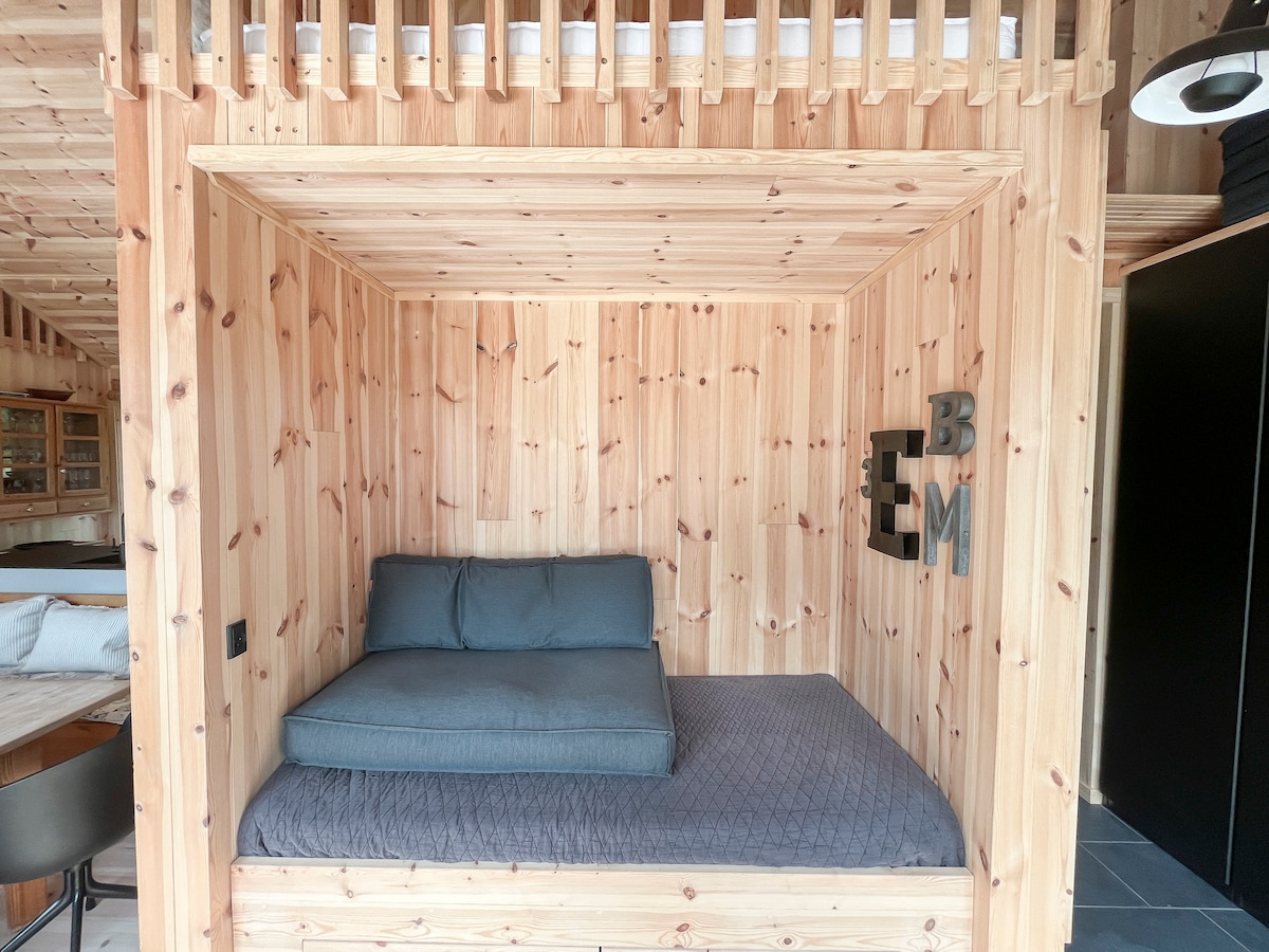 Alcove and cozy nook in the sebuleni with built-in bed (1 x 90 cm)
