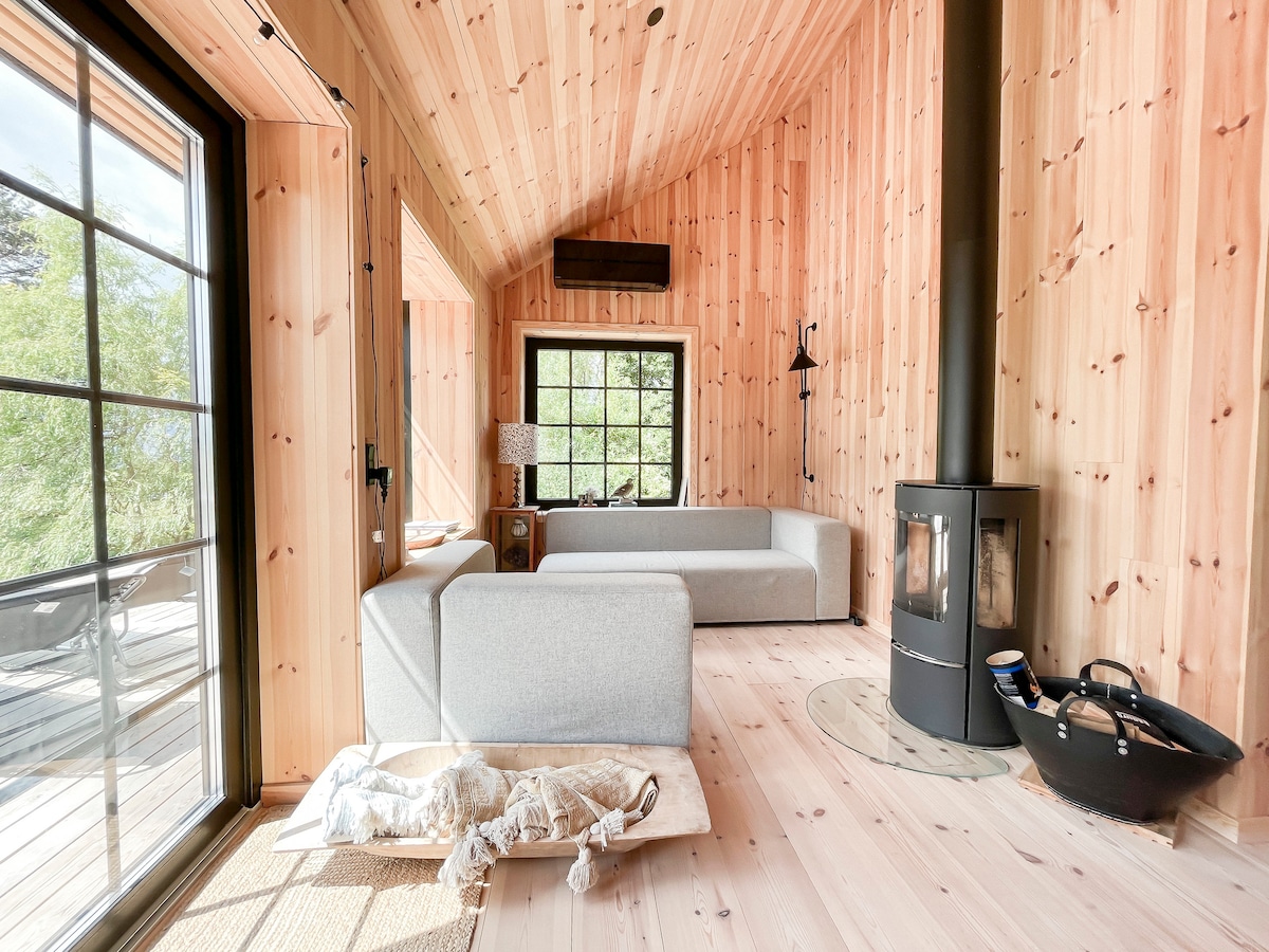 Sebule iliyo na jiko la kuni