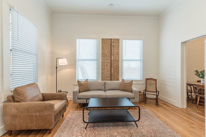 Fully-restored 1850s German Home In Downtown Nb |B - New Braunfels, TX