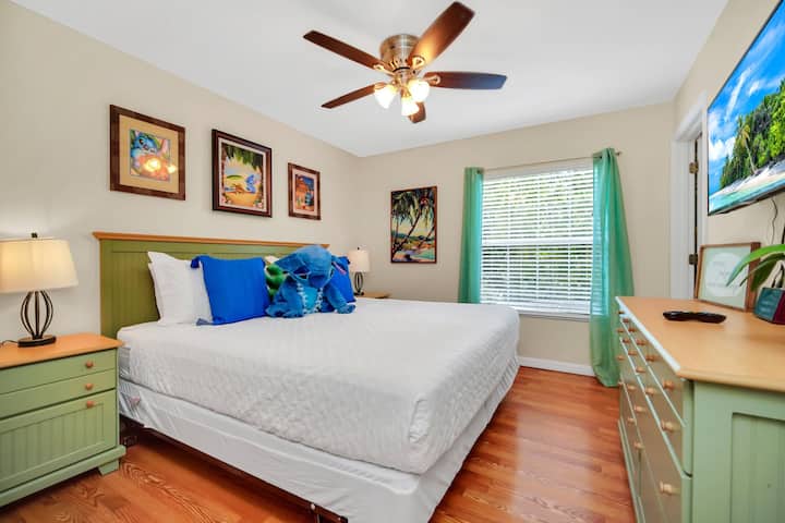 Primary Bedroom - Ohana (relax with your favorite little blue alien). View of conservation area from bedroom. Ensuite bathroom.