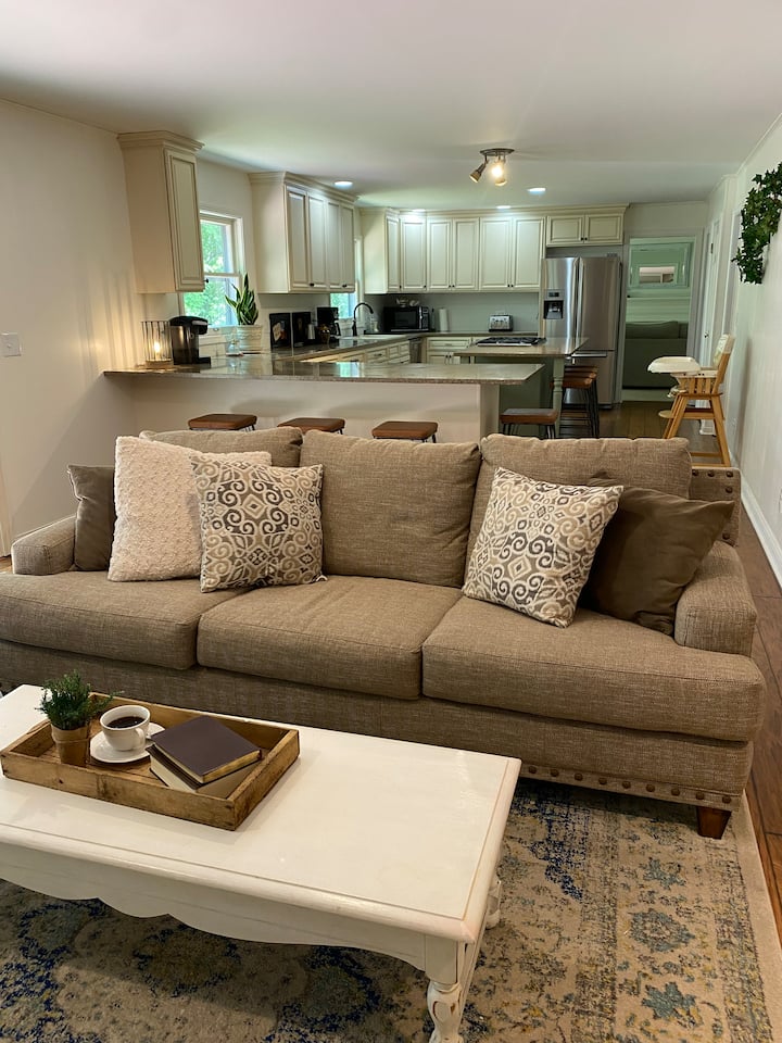 Spacious Comfortable Family Home - Prime Location - Midland, MI