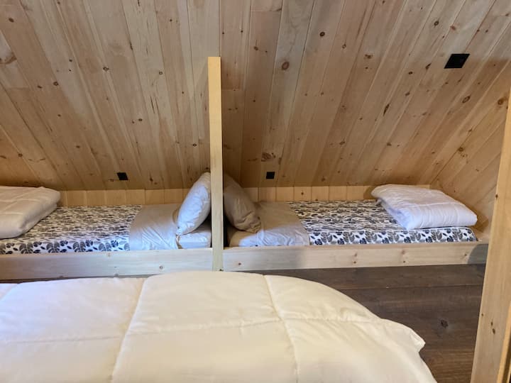 Krevate dopio në loft.