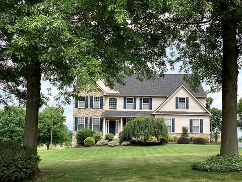 Spacious 5 bedroom home with patio and hot tub