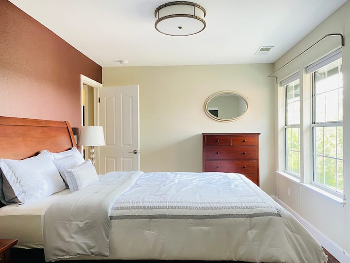 #2 dormitorio, cama tamaño queen, la habitación tiene vestidor