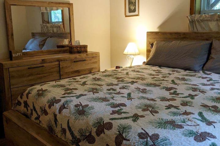 Chumba cha kulala cha mfalme mwishoni mwa barabara ya ukumbi