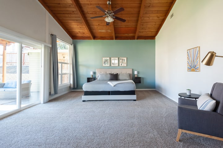 Ampia camera da letto principale, con soffitti alti 14' 