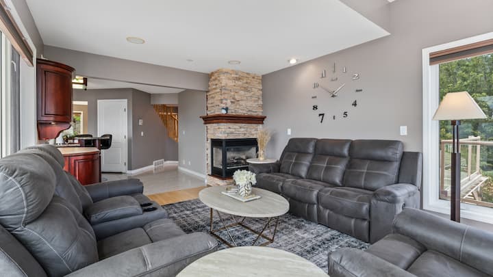 Breath Taking Lake View Luxury Villa In Peachland - Peachland