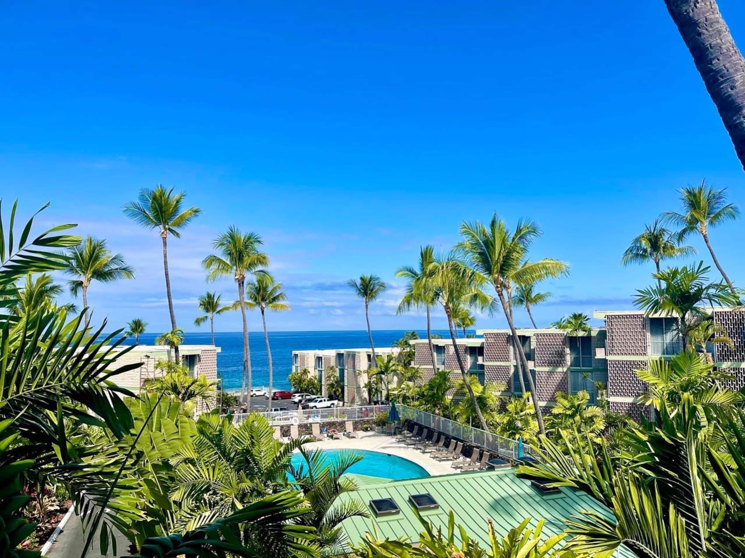 Condo in Kailua-Kona · ★4.86 · 1 bedroom · 3 beds · 1 private bath - Image 11