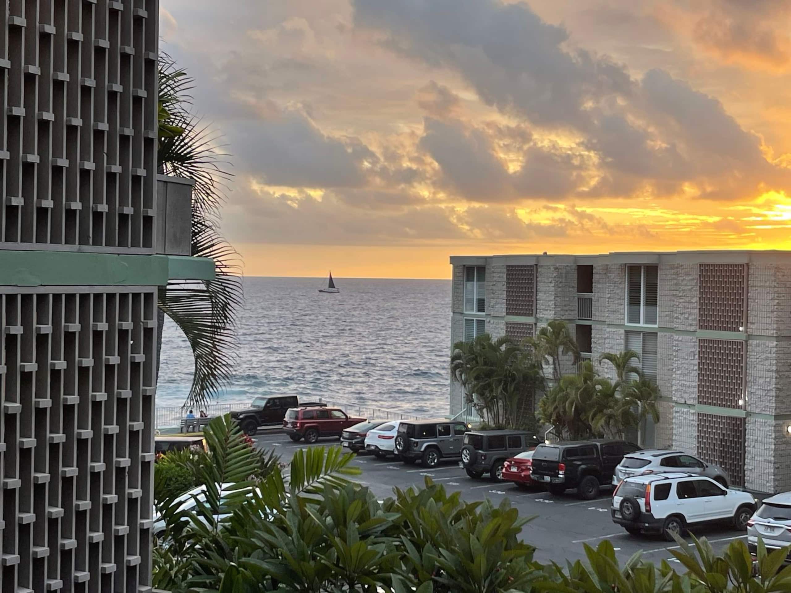 Condo in Kailua-Kona · ★4.86 · 1 bedroom · 3 beds · 1 private bath - Image 9
