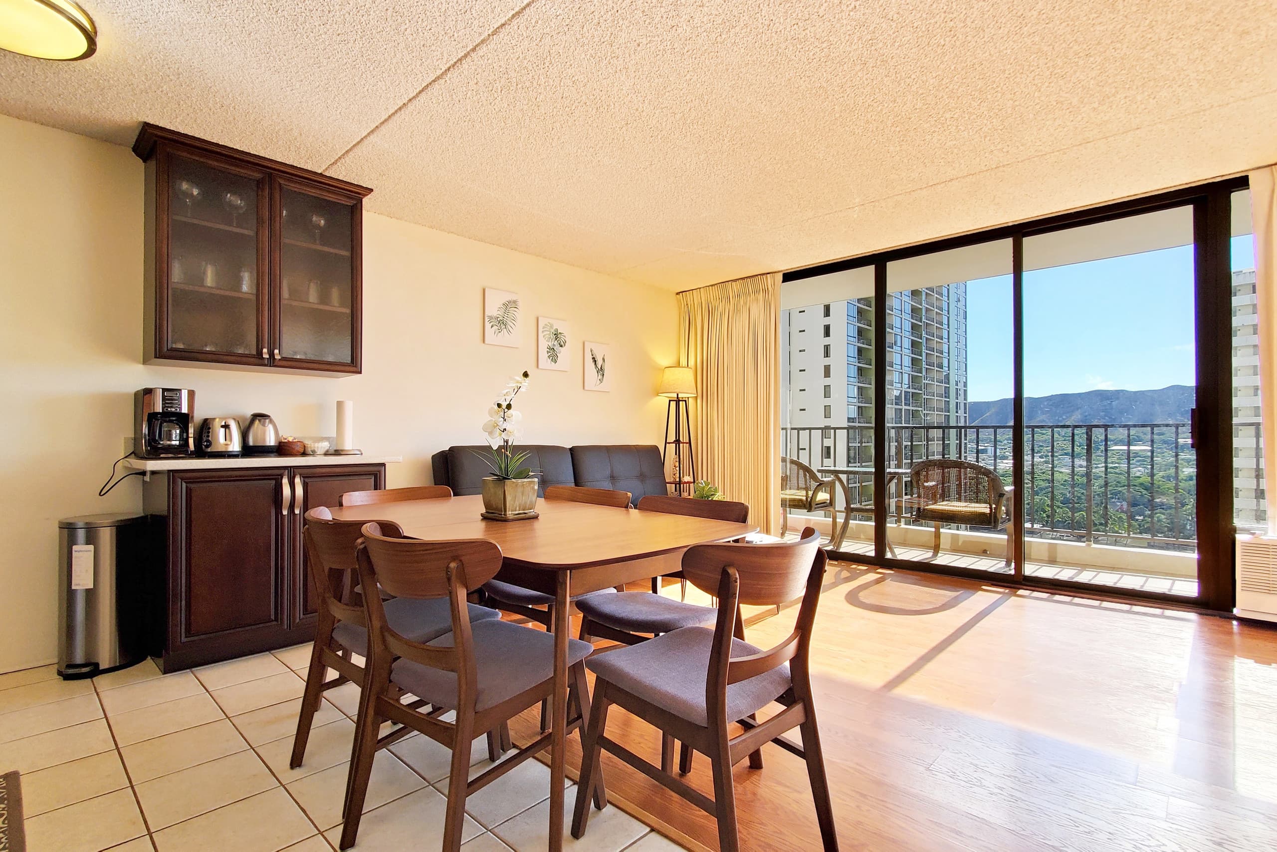 Condo in Honolulu · ★4.85 · 1 bedroom · 3 beds · 1 private bath - Image 3