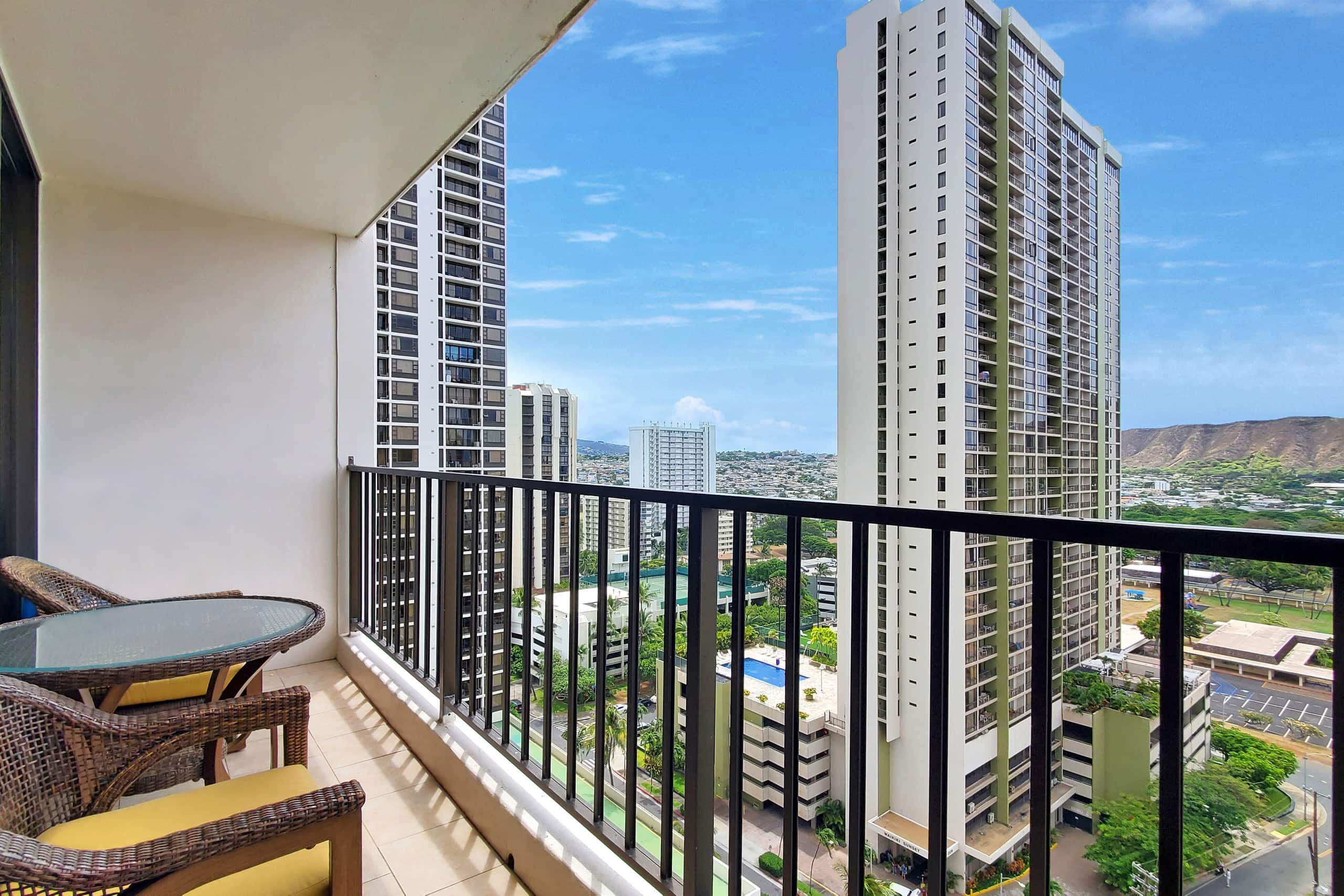 Condo in Honolulu · ★4.85 · 1 bedroom · 3 beds · 1 private bath - Image 14