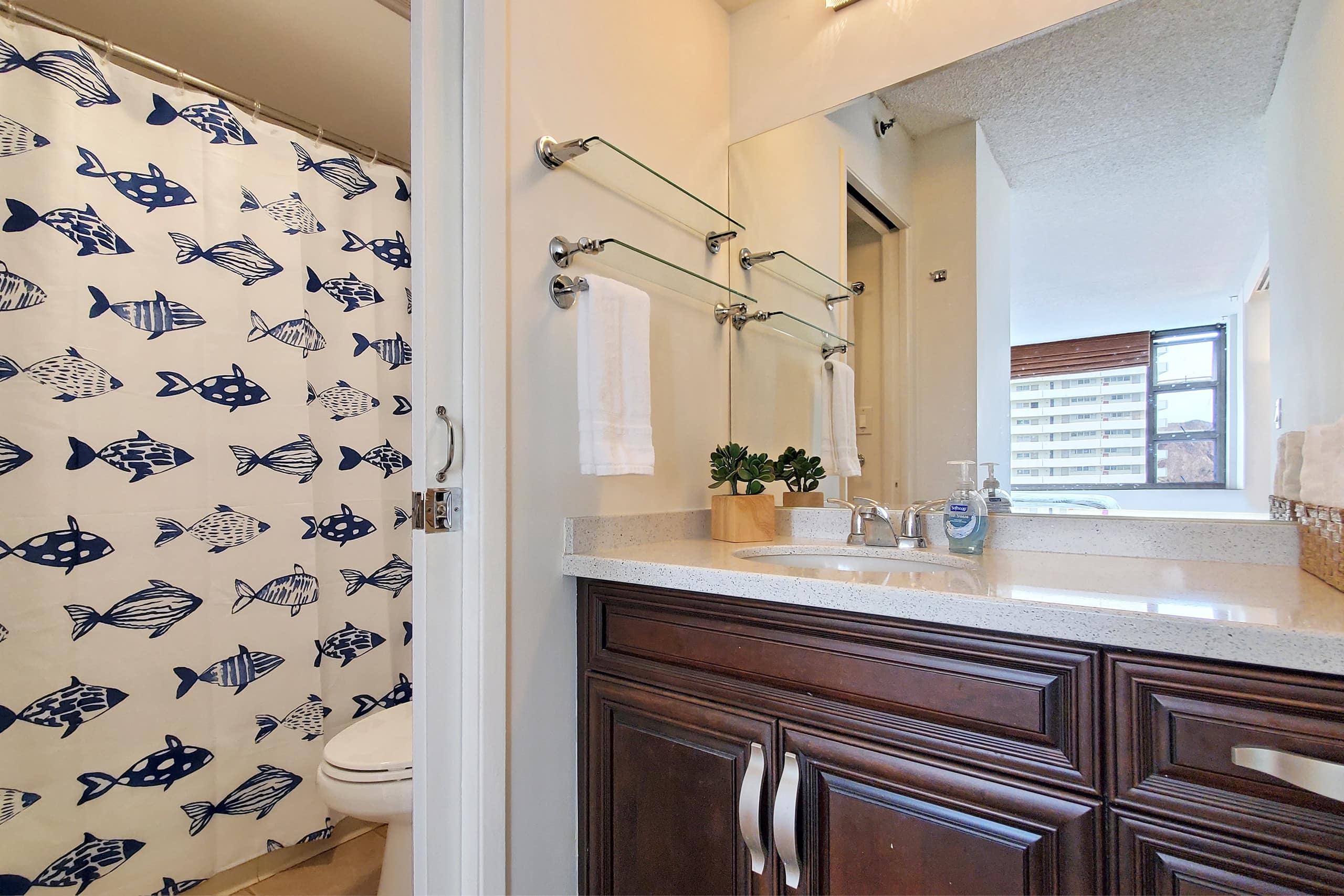 Condo in Honolulu · ★4.85 · 1 bedroom · 3 beds · 1 private bath - Image 7